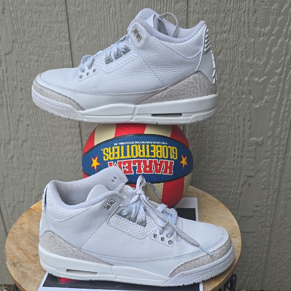 JORDANJ RETRO PURE MONEY Light Gray Sneakers